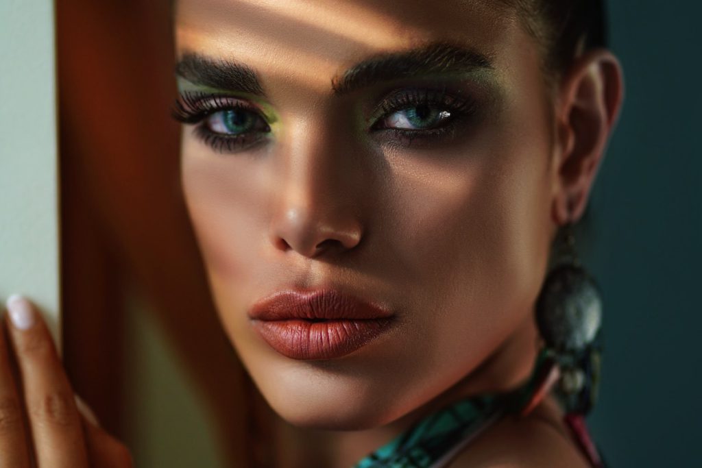 6 Simple Steps  For Stunning Look & Eye Makeup